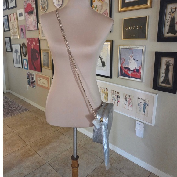 Victorias Secret Metallic Silver Snakeskin Embossed Crossbody Bag Gold Chain NWT - Picture 4 of 6